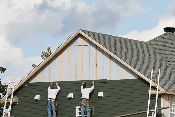 Professional Siding technician working in New Market, VA